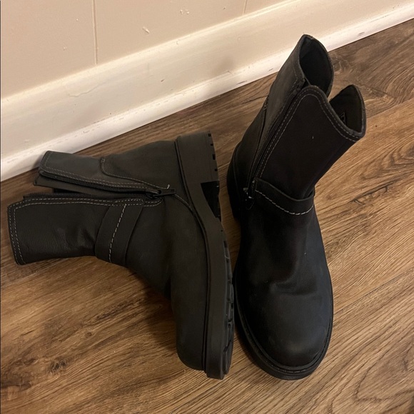 Clarks Black Ankle Boots for Women - Picture 2 of 6